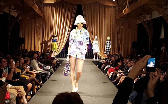 Η ελληνική μόδα κατέκτησε το Βέλγιο- Οι δημιουργίες του Ζούλια και 5 Ελλήνων που αποθεώθηκαν στο Maison du Peuple [εικόνες] | iefimerida.gr 0