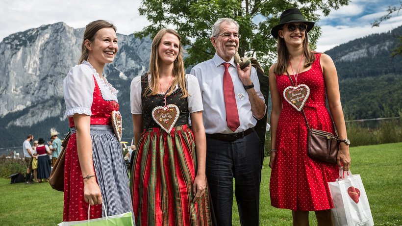 «Πράσινος απ’έξω, κόκκινος από μέσα» -Ποιος είναι ο νέος πρόεδρος της Αυστρίας [εικόνες] | iefimerida.gr 0