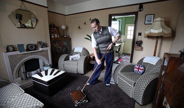 Είναι μόνο 35 ετών αλλά ζει στο 1940: «Δεν ξέρω τι είναι το twitter και το iphone» [εικόνες] | iefimerida.gr 6