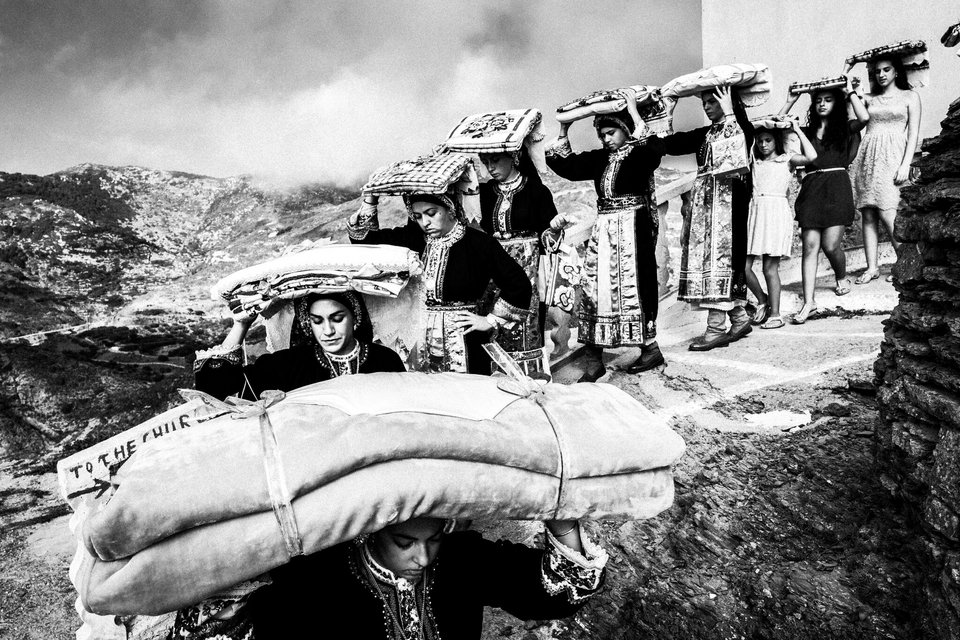 Όλυμπος Καρπάθου. Μεταφορά των προικιών, 2016