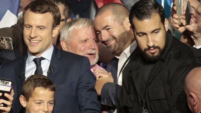 Σάλος στη Γαλλία: Συνεργάτης του Μακρόν χτυπούσε διαδηλωτές στο δρόμο [βίντεο] | iefimerida.gr 1