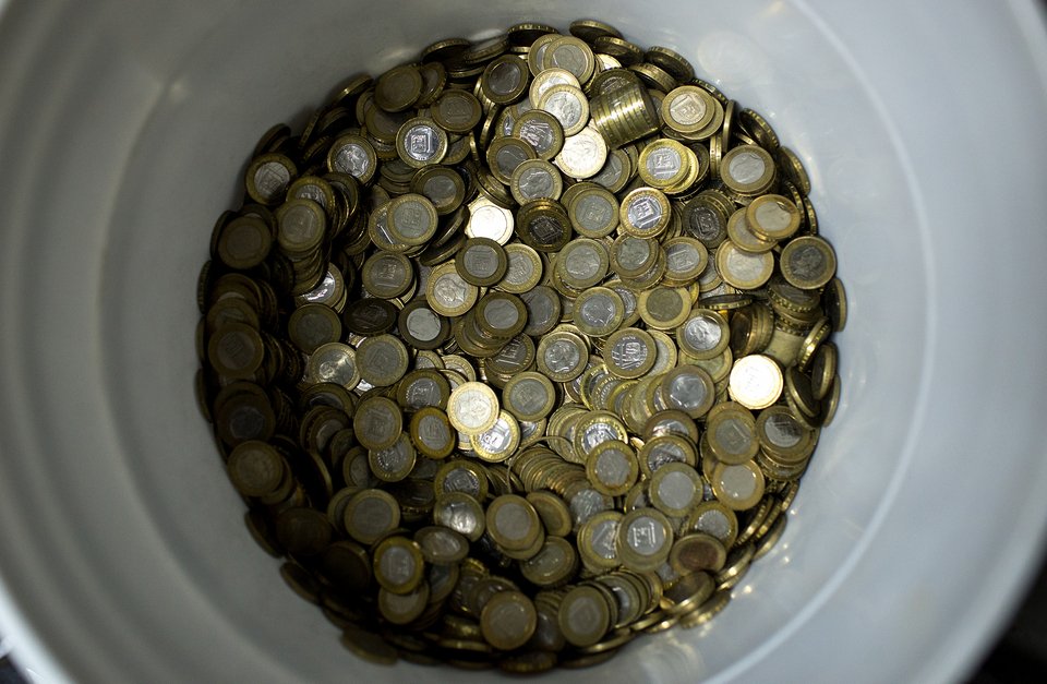 Στη Βενεζουέλα ζυγίζουν τα χαρτονομίσματα σε ζυγαριές! -Σπάει ρεκόρ ο πληθωρισμός [εικόνες] | iefimerida.gr 1