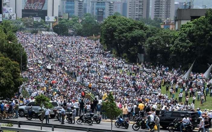 Η «μητέρα όλων των διαδηλώσεων» έγινε στη Βενεζουέλα εναντίον του Μαδούρο [εικόνες] | iefimerida.gr 2