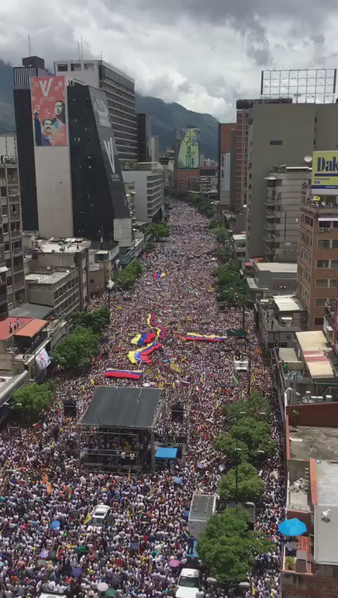 Η «μητέρα όλων των διαδηλώσεων» έγινε στη Βενεζουέλα εναντίον του Μαδούρο [εικόνες] | iefimerida.gr 7