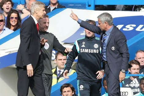 Απίστευτες σκηνές στην Αγγλία: Βενγκέρ και Μουρίνιο πιάστηκαν στα χέρια μέσα στο γήπεδο [εικόνες&βίντεο] | iefimerida.gr 3