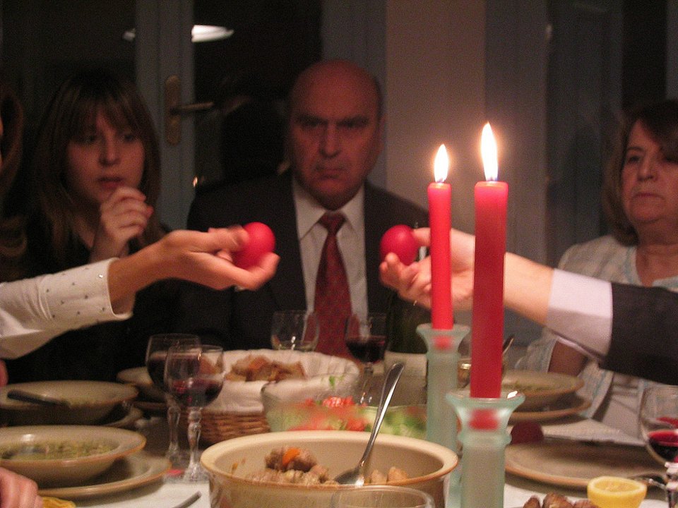 Φωτογραφίζοντας την ελληνική οικογένεια στο Μπενάκη [εικόνες] | iefimerida.gr 1