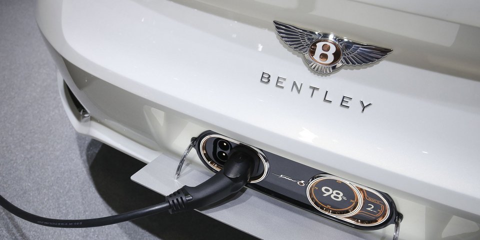 Bentley: Στα πλάνα μια μεγάλη ηλεκτρική λιμουζίνα | iefimerida.gr 0