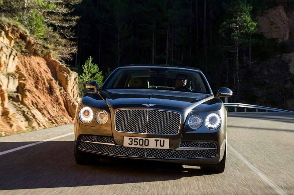 Bentley Flying Spur: 15 αγελάδες και κάμποσα κιλά αγνού, παρθένου μαλλιού | iefimerida.gr 0