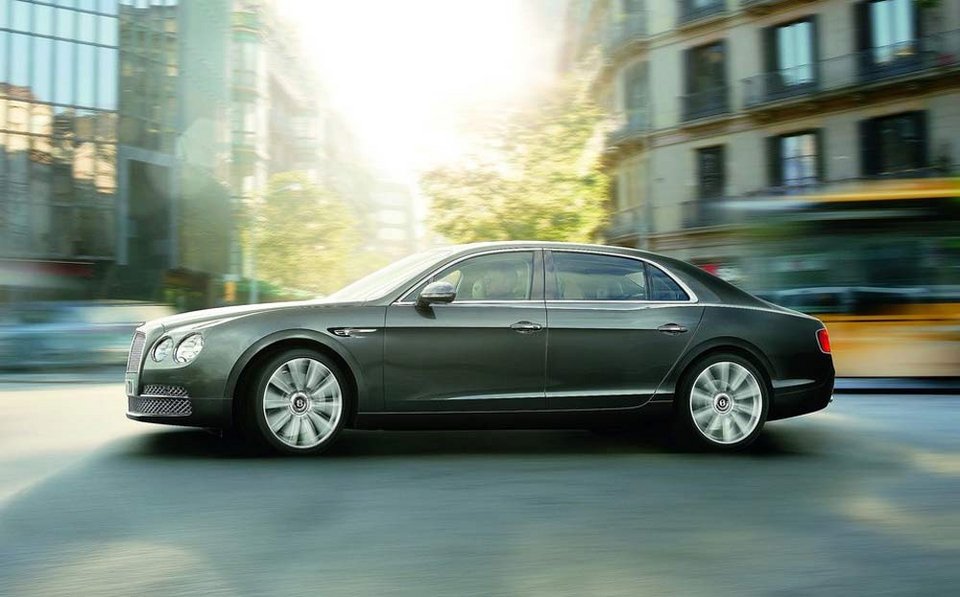 Bentley Flying Spur: 15 αγελάδες και κάμποσα κιλά αγνού, παρθένου μαλλιού | iefimerida.gr 2