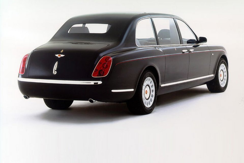 Αυτή η Bentley κοστίζει 11 εκατομμύρια ευρώ και ανήκει στη βασίλισσα της Αγγλίας | iefimerida.gr 1