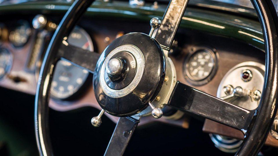 Αγοράστε δυο vintage βαλίτσες Louis Vuitton και πάρτε δώρο μια... Bentley! | iefimerida.gr 5