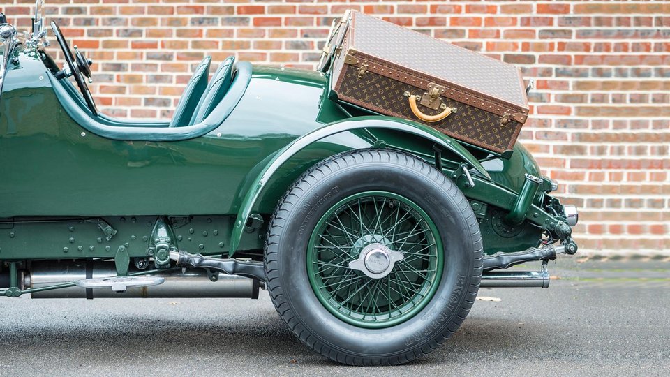 Αγοράστε δυο vintage βαλίτσες Louis Vuitton και πάρτε δώρο μια... Bentley! | iefimerida.gr 2