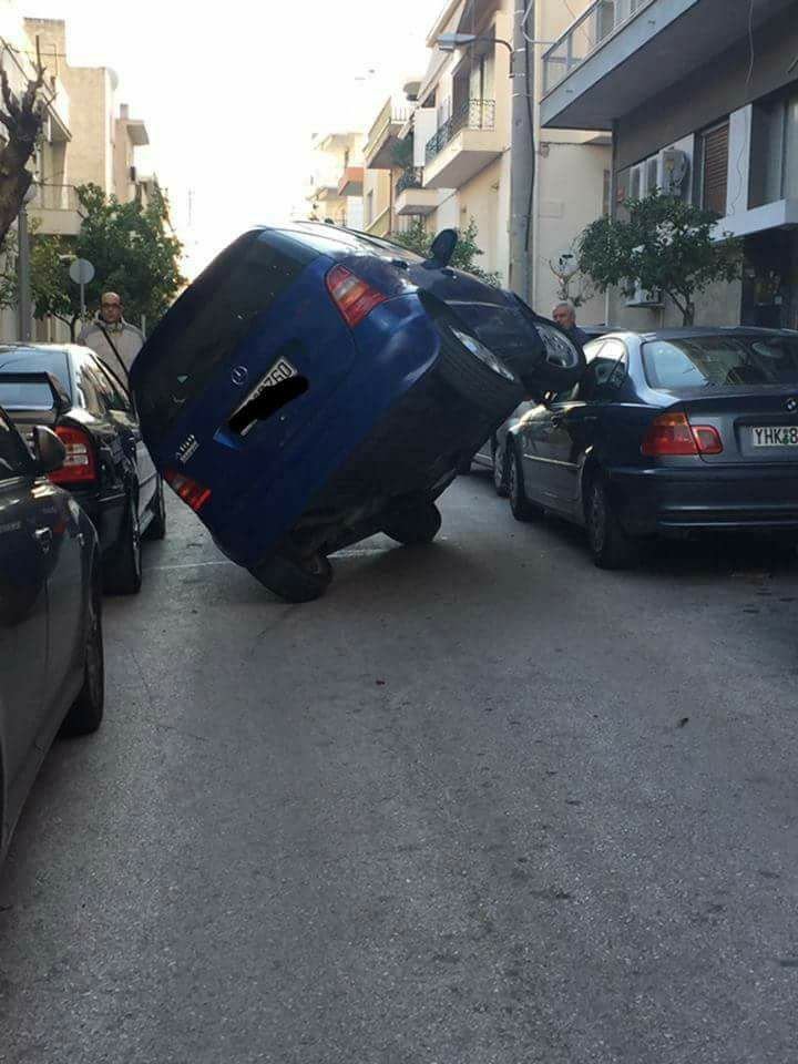 Viral: Ολοι αναρωτιούνται πώς έγινε αυτό το πρωτοφανές τρακάρισμα στον Υμηττό [εικόνες] | iefimerida.gr 0