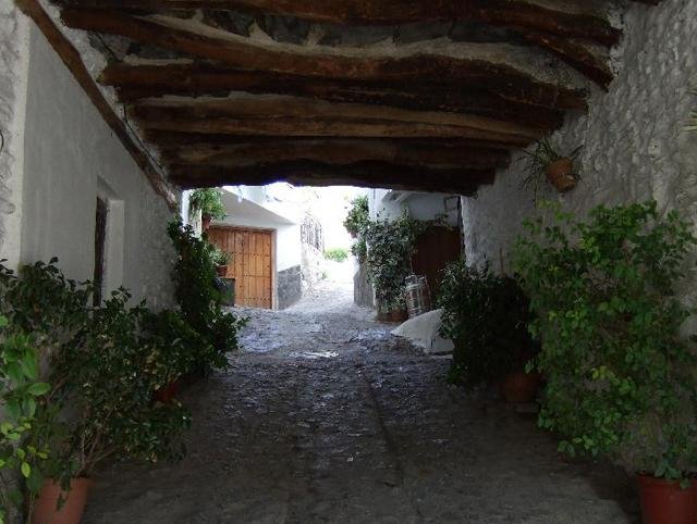 Στενά σοκάκια παντού στην πόλη