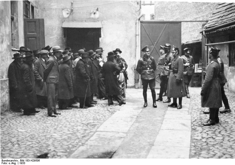 Πώς είναι σήμερα το προάστιο του Βερολίνου όπου έζησαν οι Εβραίοι [εικόνες] | iefimerida.gr 3