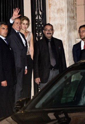 Ο Πούτιν ήπιε ποτό... άφτερ στο σπίτι του Μπερλουσκόνι – Πήγε στις δύο τα χαράματα, έφυγε στις τέσσερις | iefimerida.gr 1