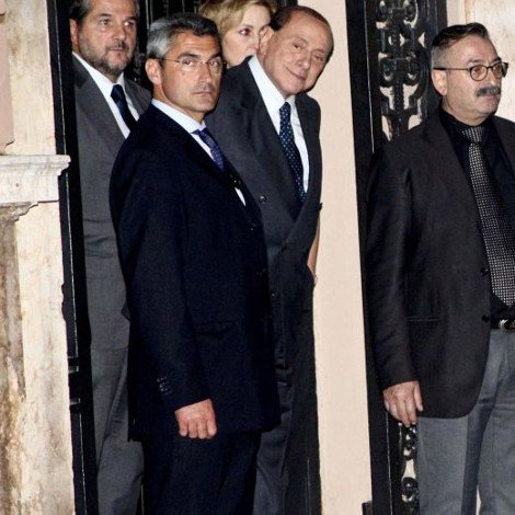 Ο Πούτιν ήπιε ποτό... άφτερ στο σπίτι του Μπερλουσκόνι – Πήγε στις δύο τα χαράματα, έφυγε στις τέσσερις | iefimerida.gr 3