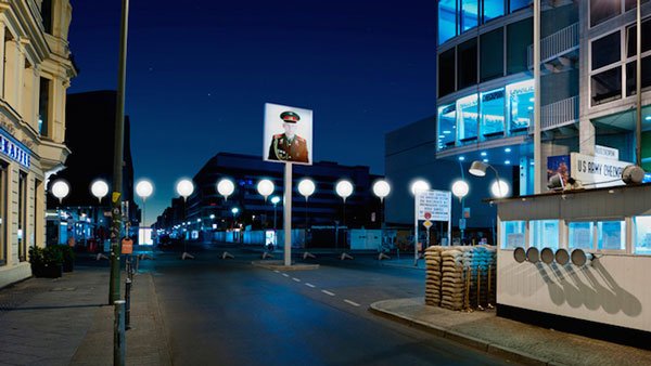 Το τείχος του Βερολίνου... επιστρέφει 25 χρόνια μετά και θα είναι φτιαγμένο από λάμπες [εικόνες & βίντεο] | iefimerida.gr 0