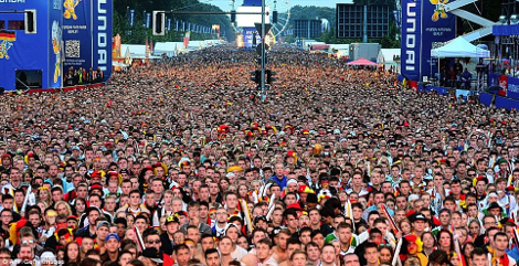 Από το Βερολίνο στο Ρίο και από το Μόναχο στο Λονδίνο: Πώς πανηγύρισαν οι Γερμανοί την κατάκτηση του Μουντιάλ [βίντεο & εικόνες] | iefimerida.gr 2