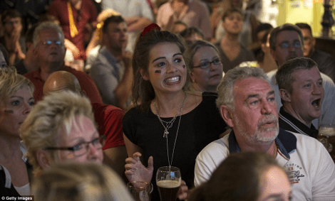 Από το Βερολίνο στο Ρίο και από το Μόναχο στο Λονδίνο: Πώς πανηγύρισαν οι Γερμανοί την κατάκτηση του Μουντιάλ [βίντεο & εικόνες] | iefimerida.gr 8