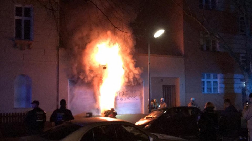 Εμπρηστική επίθεση σε τζαμί στη νότια Γερμανία -Αναζητούνται πέντε άτομα [εικόνες & βίντεο] | iefimerida.gr 0