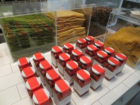 Δύο γυναίκες άνοιξαν το πρώτο σούπερ μάρκετ χωρίς συσκευασίες στο Βερολίνο [εικόνες] | iefimerida.gr 0