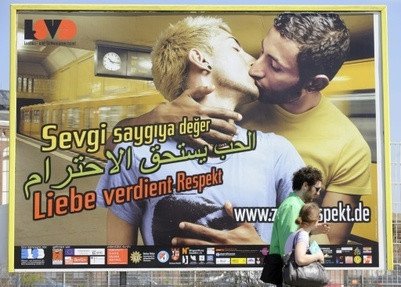 Γερμανία: Ξενώνας ειδικός για ομοφυλόφιλους πρόσφυγες ανοίγει στο Βερολίνο | iefimerida.gr 0