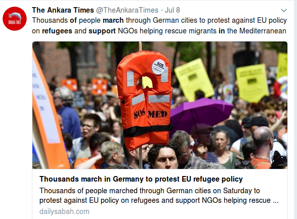 Βερολίνο: 12.000 πολίτες με πορτοκαλί σωσίβια για τους θανάτους στη Μεσόγειο [εικόνες] | iefimerida.gr 0