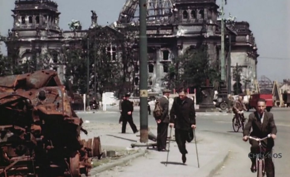 Συγκλονιστικό βίντεο-ντοκουμέντο από το κατεστραμμένο Βερολίνο [εικόνες & βίντεο] | iefimerida.gr 0