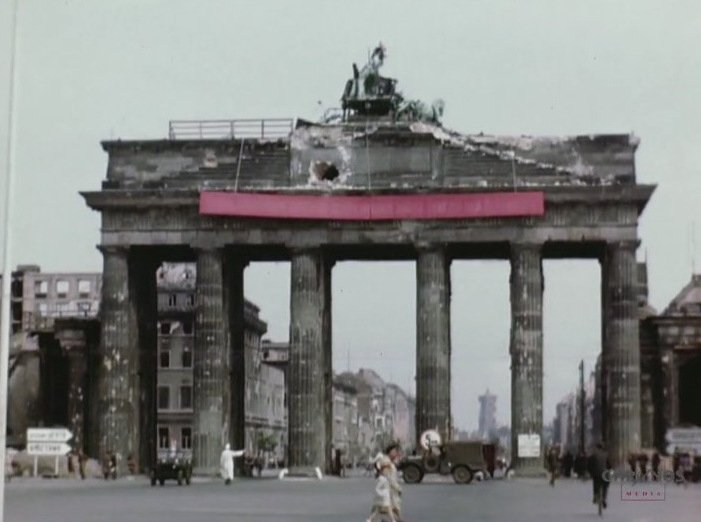 Συγκλονιστικό βίντεο-ντοκουμέντο από το κατεστραμμένο Βερολίνο [εικόνες & βίντεο] | iefimerida.gr 2