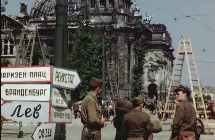 Συγκλονιστικό βίντεο-ντοκουμέντο από το κατεστραμμένο Βερολίνο [εικόνες & βίντεο] | iefimerida.gr 1