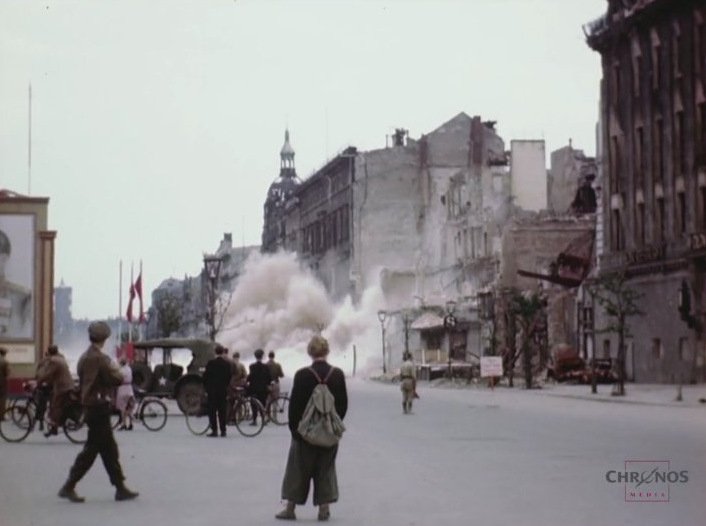 Συγκλονιστικό βίντεο-ντοκουμέντο από το κατεστραμμένο Βερολίνο [εικόνες & βίντεο] | iefimerida.gr 4