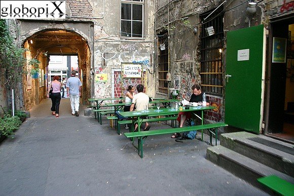 Πώς είναι σήμερα το προάστιο του Βερολίνου όπου έζησαν οι Εβραίοι [εικόνες] | iefimerida.gr 4