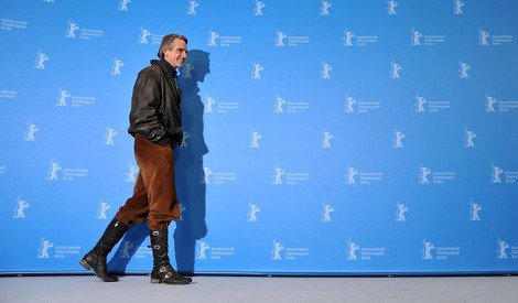 CINETROLL: Τον μαχαίρωσε, εθισμένη από τα χάπια που της έδινε ο Τζουντ Λο | iefimerida.gr 2