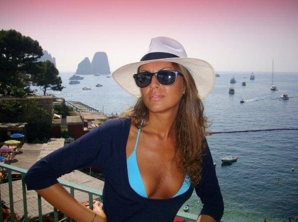 Ο Μπερλουσκόνι στο γήπεδο με το 27χρονο αμόρε του [εικόνες] | iefimerida.gr 1