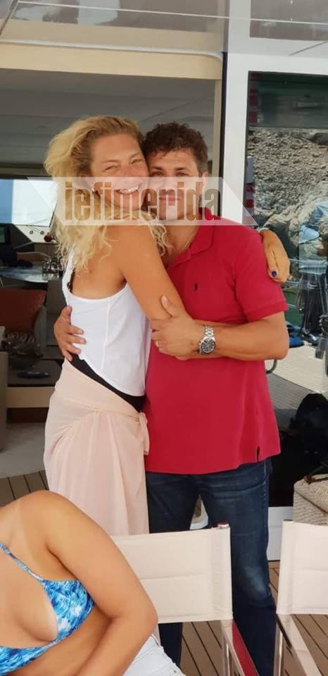 Το μοντέλο-θρύλος των '90s Μικαέλα Μπερσού, στη Σύμη [αποκλειστικές εικόνες] | iefimerida.gr 0