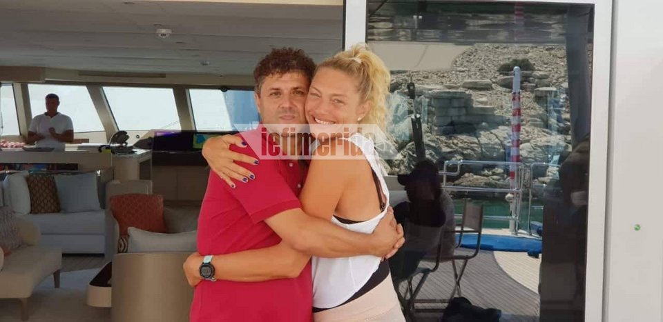 Το μοντέλο-θρύλος των '90s Μικαέλα Μπερσού, στη Σύμη [αποκλειστικές εικόνες] | iefimerida.gr 1