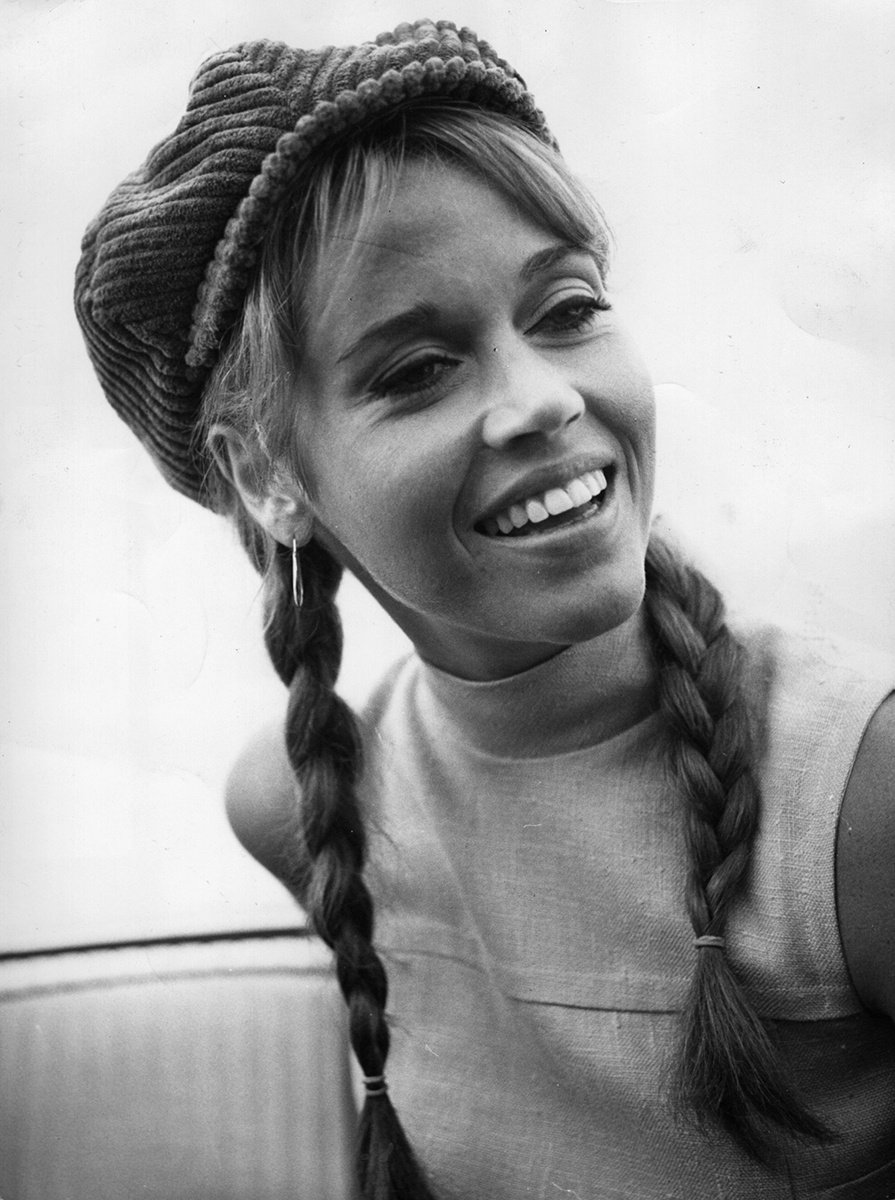 Oι πιο θρυλικές κοτσίδες στην Ιστορία: Από τη Μάτα Χάρι στην Κέιτ Μος [εικόνες] | iefimerida.gr 4