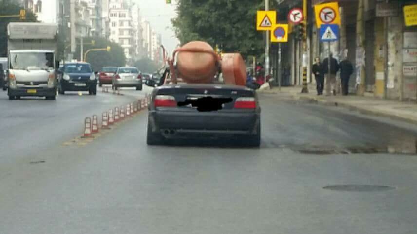 Μόνο στη Θεσσαλονίκη: Εβαλε μπετονιέρα μέσα σε κάμπριο και έκανε βόλτες στο κέντρο [εικόνα] | iefimerida.gr 0