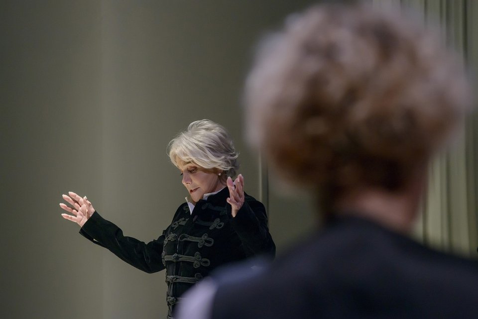 Η Μπέτυ Αρβανίτη αντιμέτωπη με τα αναπάντητα ερωτήματα της ζωής της [εικόνες & βίντεο] | iefimerida.gr 3