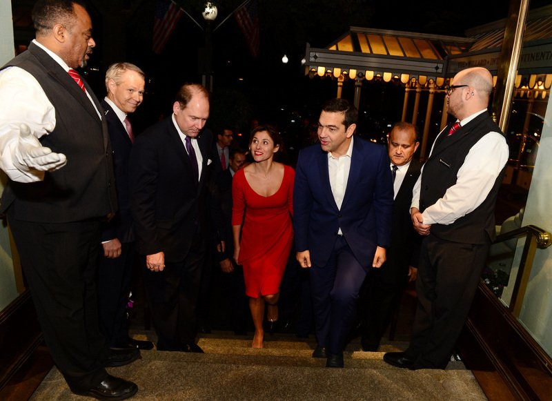 Η Περιστέρα με κόκκινο της φωτιάς φόρεμα, σε εκδήλωση στην Ουάσινγκτον [εικόνες] | iefimerida.gr 0