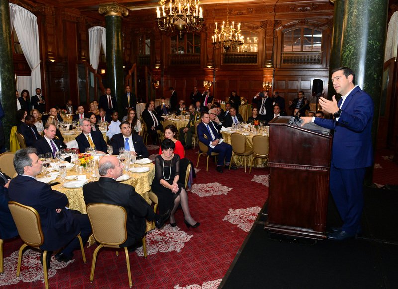 Η Περιστέρα με κόκκινο της φωτιάς φόρεμα, σε εκδήλωση στην Ουάσινγκτον [εικόνες] | iefimerida.gr 2