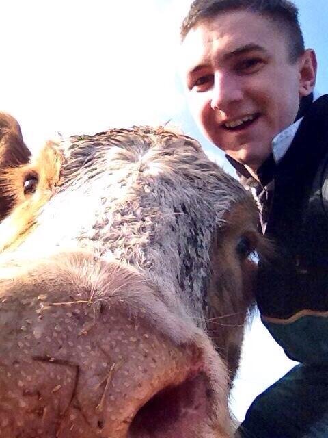 Αυτή είναι η νέα μόδα στις Selfies: Ιρλανδοί αγρότες έβαλαν τα γυαλιά στο Facebook [εικόνες] | iefimerida.gr 2