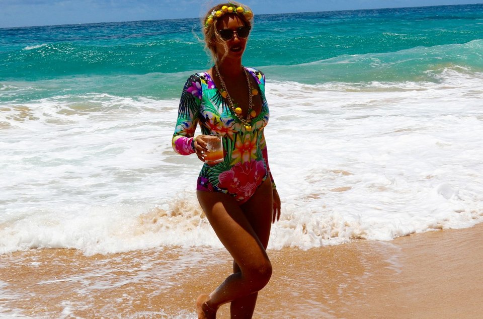 Και ολόσωμο και μακρυμάνικο -Αυτό το μαγιό επέλεξε η Μπιγιονσέ [εικόνες] | iefimerida.gr 1