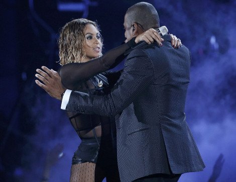 Moίρασαν εγκεφαλικά η Beyonce και ο σύζυγός της στα Grammy -Xόρευε ημίγυμνη στη σκηνή μαζί του σαν να ήταν στο... κρεβάτι τους [εικόνες & βίντεο] | iefimerida.gr 2