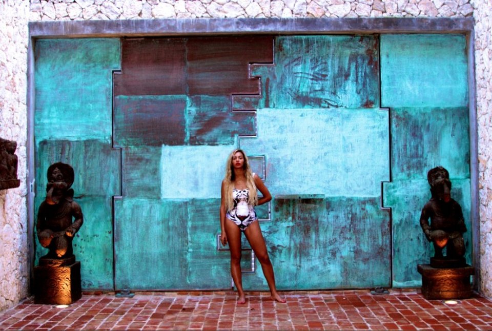 Η Βeyonce ξέρει να κρύβει τις ατέλειές της -Τα μαγιό που αναδεικνύουν τα καλλίγραμμα πόδια της [εικόνες] | iefimerida.gr 5