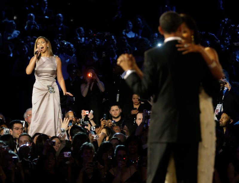 Οι αστέρες της σόουμπιζ γυρίζουν την πλάτη στον Τραμπ: Δεν θα εμφανιστούν στην τελετή ορκωμοσίας του [εικόνες] | iefimerida.gr 0