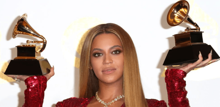 Τι δουλειά έκαναν οι σταρ πριν γίνουν διάσημοι - Πωλητές, στρίπερ και τηλεφωνήτριες [εικόνες] | iefimerida.gr 7