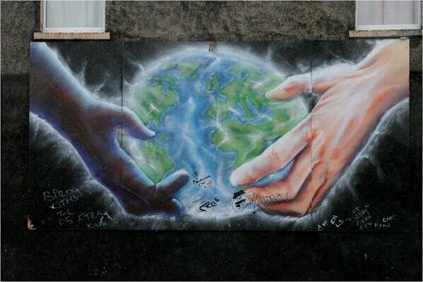 To γκράφιτι στο Μπέλφαστ που ξετρέλανε τον Γιάννη Βαρουφάκη [εικόνα] | iefimerida.gr 0