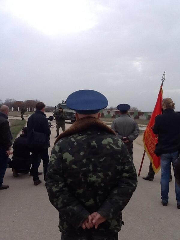 Επεσαν οι πρώτες σφαίρες στην Κριμαία -Προειδοποιητικές βολές από Ρώσους σε αεροπορική βάση [εικόνες] | iefimerida.gr 1